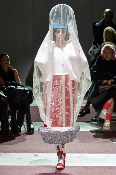 Look 3